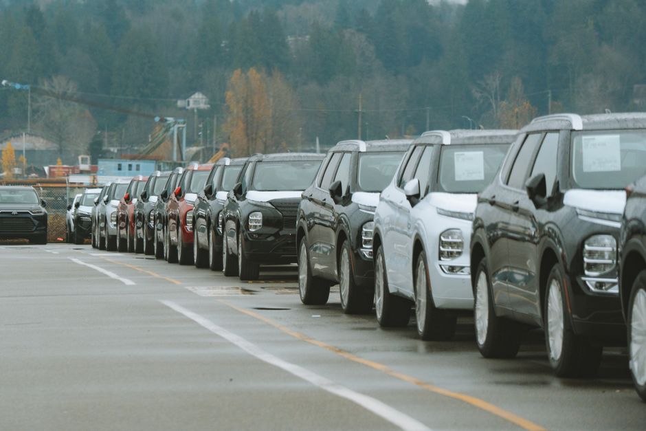 Red novih SUV vozila na vanjskom placu